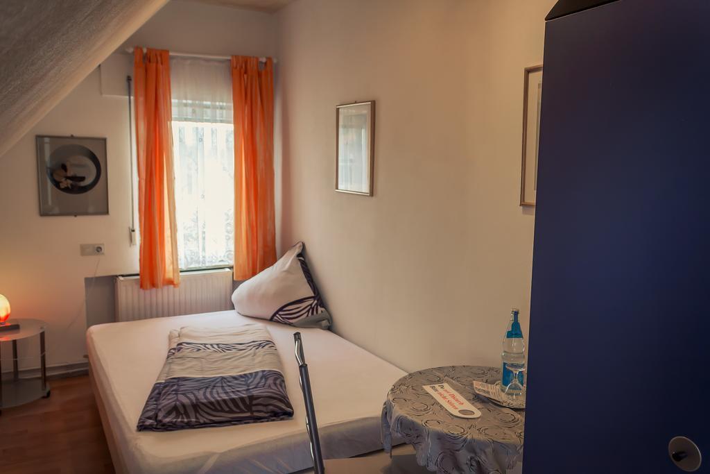 Hotel Adler Aichelberg  Szoba fotó